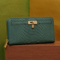 【傳濱野】縁起の良いモチーフだけをたっぷり詰め込んだ、濱野家オリジナルの金運お守り財布Mietia Python Wallet 『Chitose Green』（ミーティアパイソンウォレット チトセグリーン）