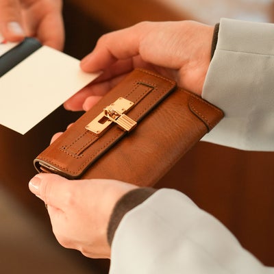 【傳濱野】結ばれたご縁を、そっと守る。錠前金具をあしらった良縁名刺入れclavis（クラヴィス）